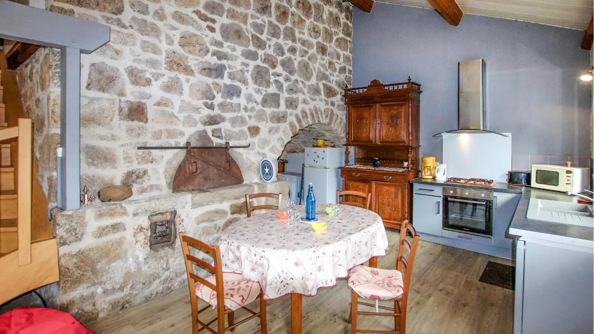 2 Bedroom Pet Friendly Home In Saint Barthelemy-Le-Me 0*, Saint-Barthelemy-le-Meil France