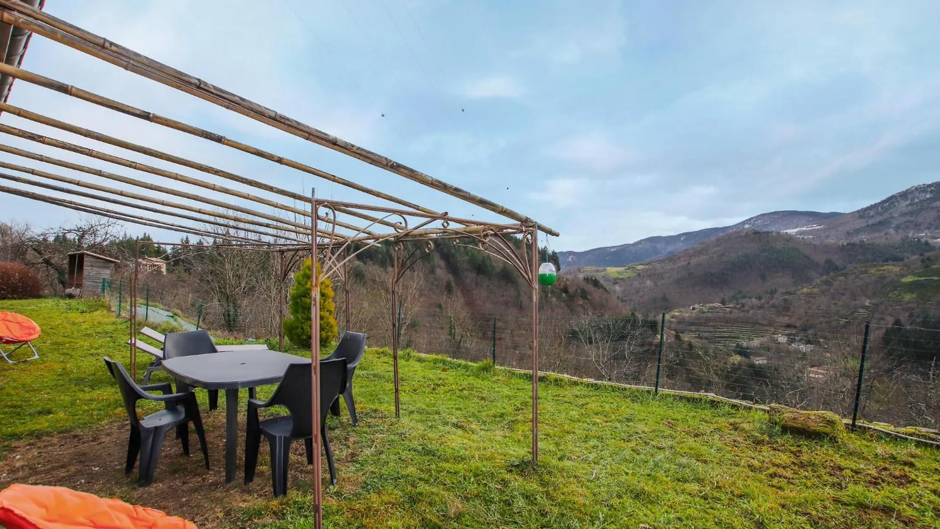 2 Bedroom Pet Friendly Home In Saint Barthelemy-Le-Me Holiday home